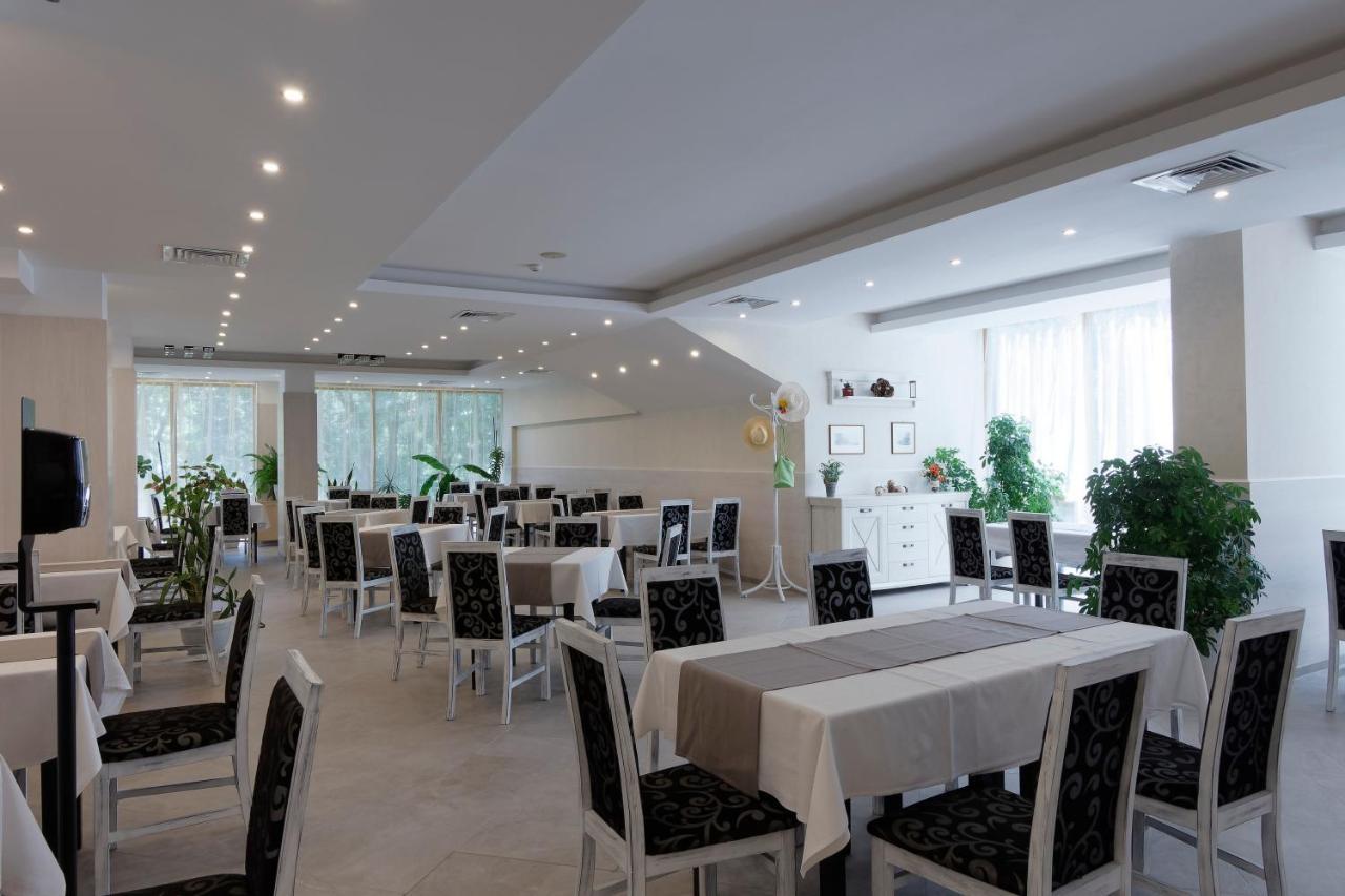 Hotel Slavey Golden Sands Bagian luar foto