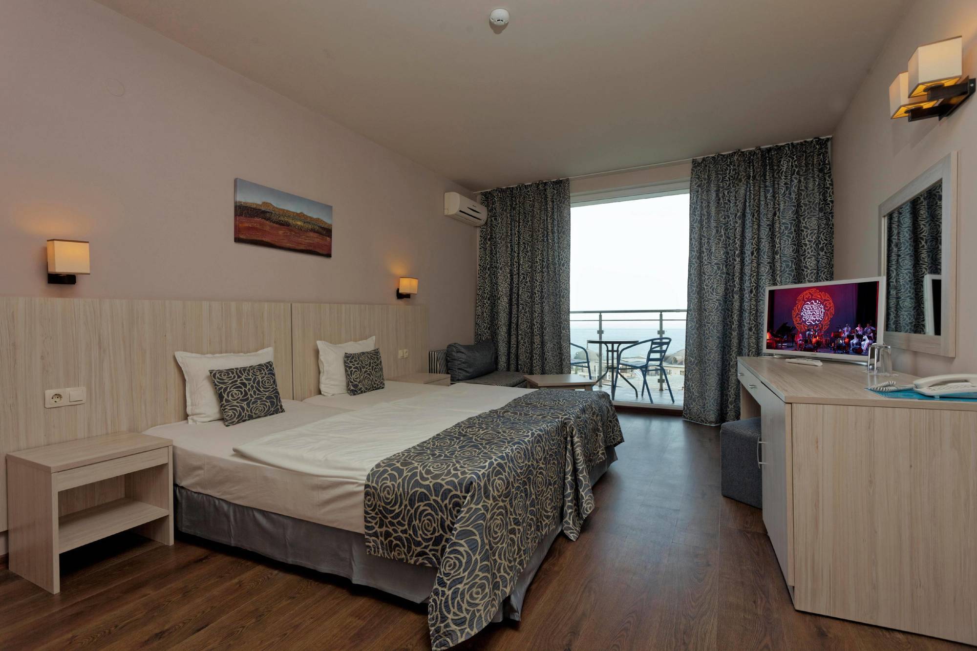 Hotel Slavey Golden Sands Bagian luar foto